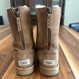 Chestnut Short Zip-up UGG Boots